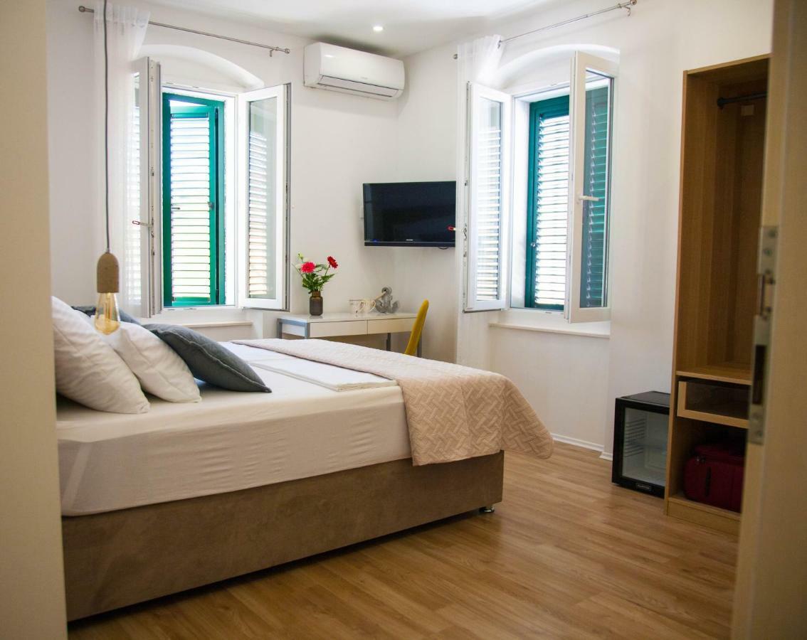 Soukki Town Centre Suites 1 Split Exterior foto