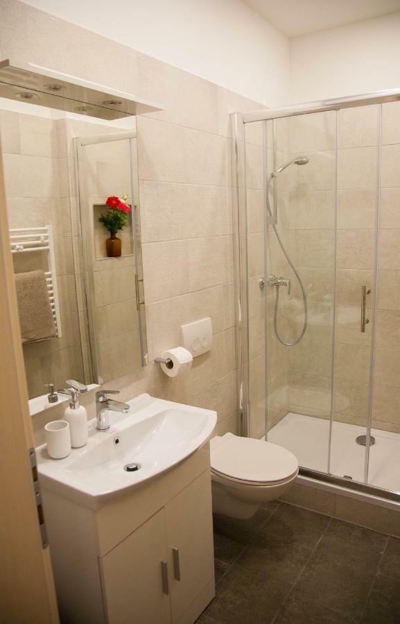 Soukki Town Centre Suites 1 Split Exterior foto